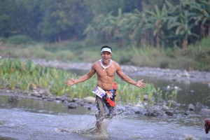 2013 Merrell Adventure Run - River Crossing 1